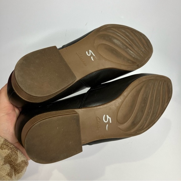 Collection by Clarks black leather flats size 9 - Picture 6 of 7